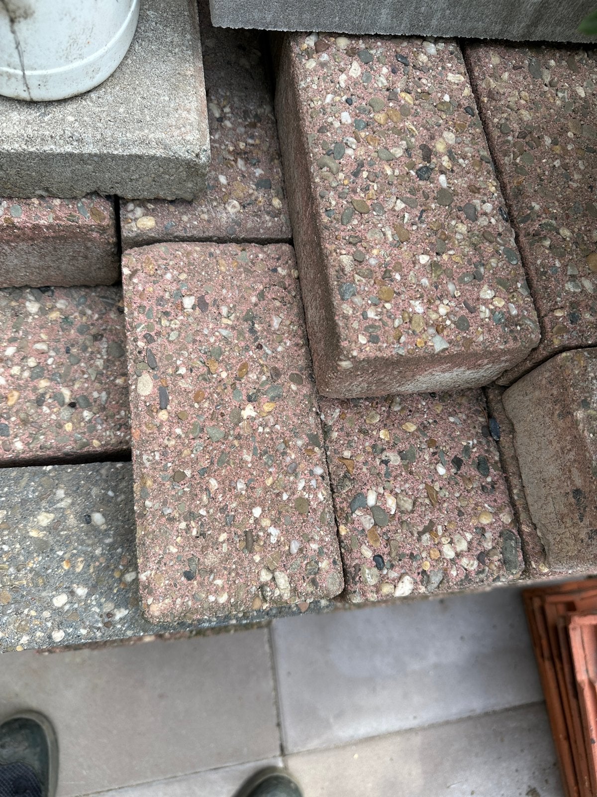 Gebruikte betonnen klinkers voor terras of pad, Tuin en Terras, Ophalen, Gebruikt, Klinkers, Minder dan 5 m²
