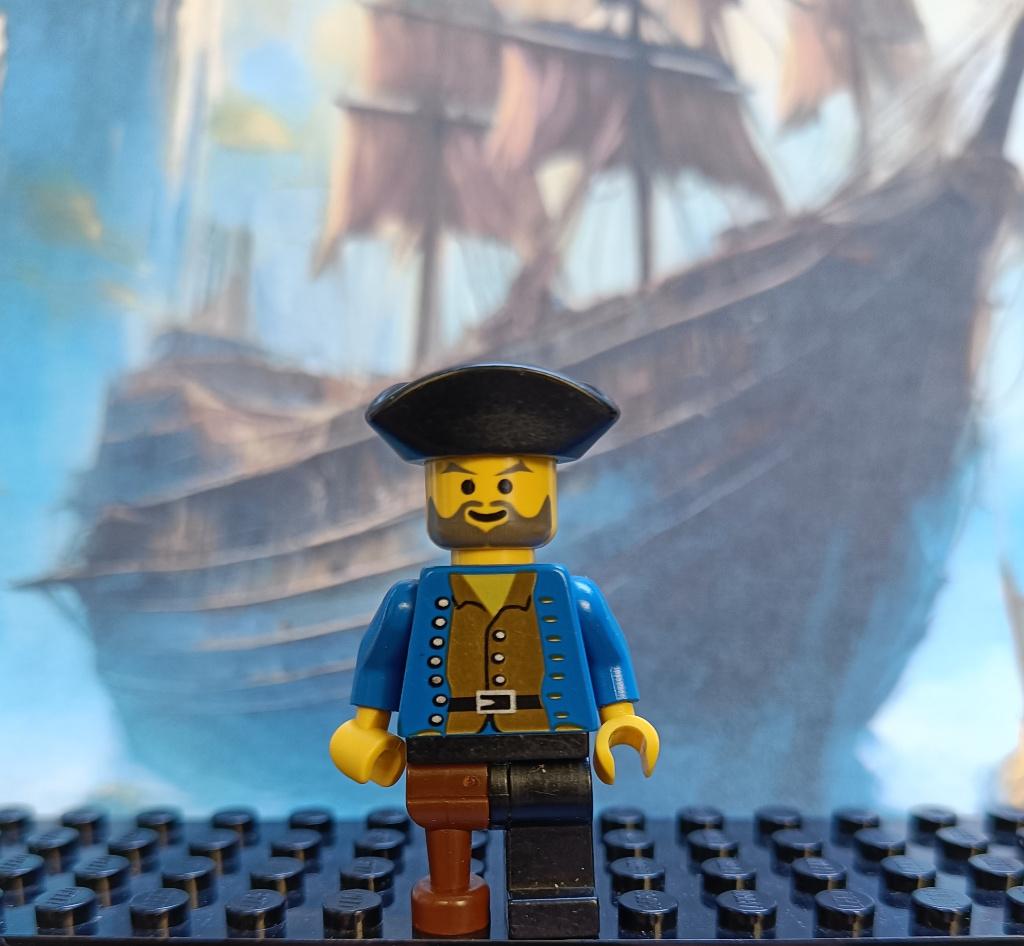 Lego Pirate Brown Shirt, Black Leg with Peg Leg,Black Pirate, Gebruikt, Lego, Minifiguur, Pirates