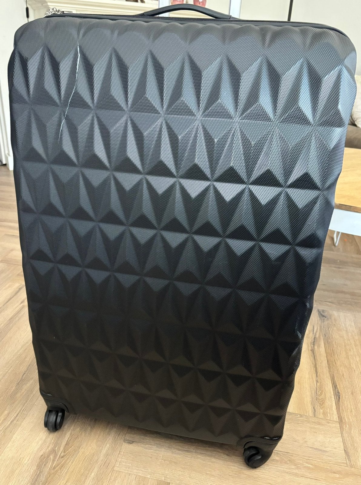 grote koffer met beschadiging, Gebruikt, Hard kunststof, 45 tot 55 cm, 70 cm of meer