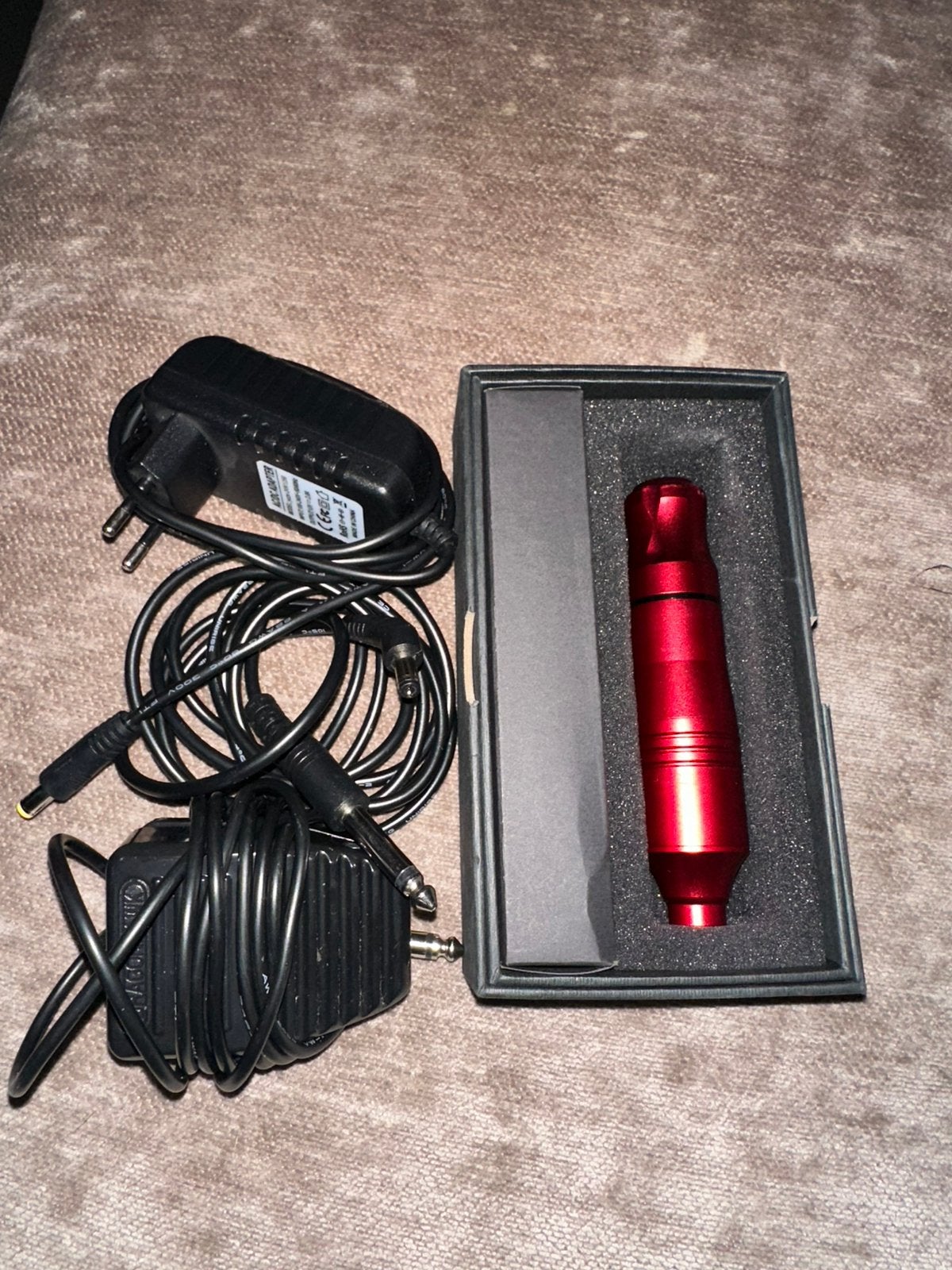 Rode Tattoo Pen / Rotary Tattoo Machine + Voeding, Ophalen, Zo goed als nieuw