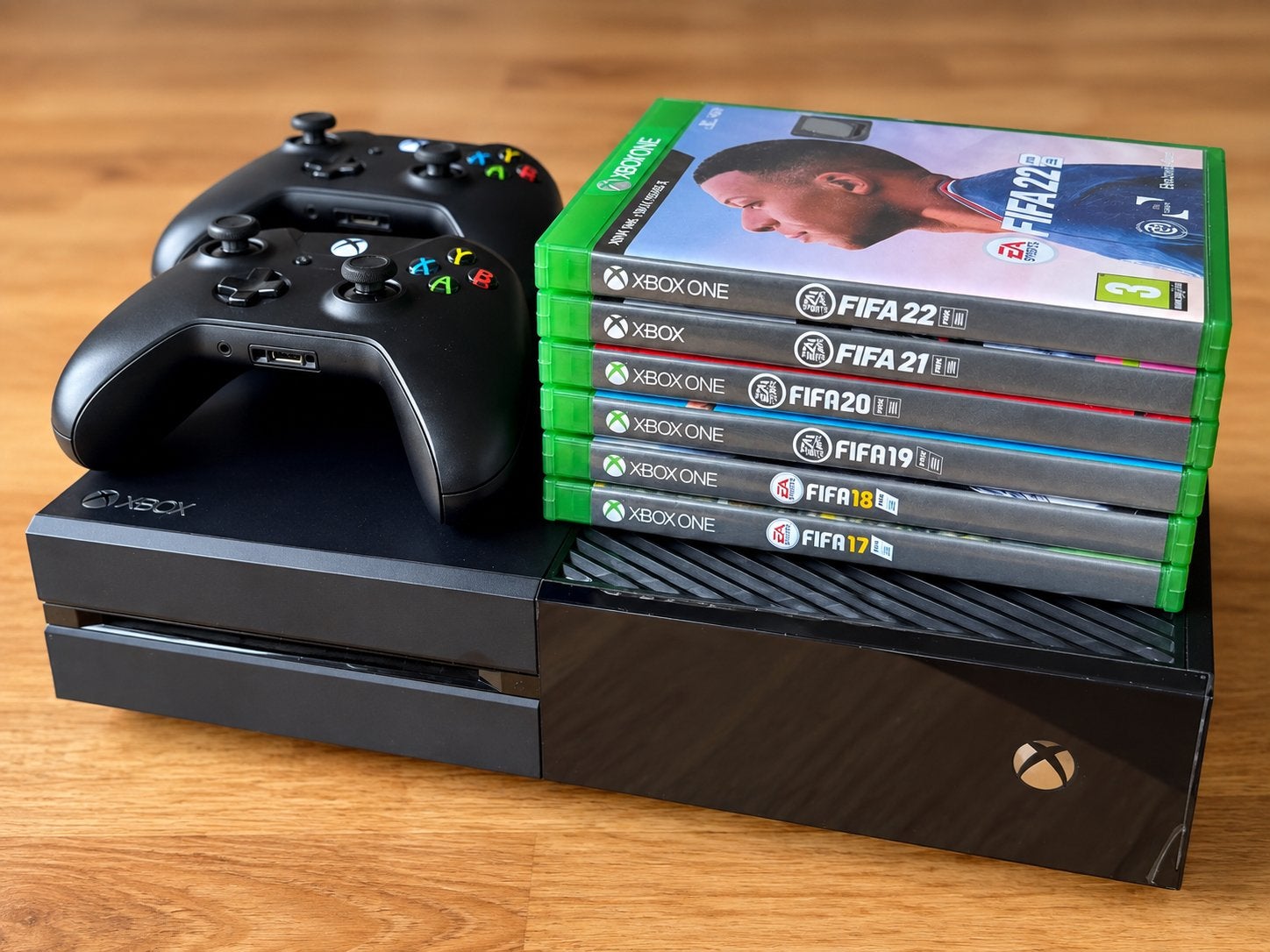 Xbox One (model 1540) met 2 controllers en 6 FIFA games, Spelcomputers en Games, Xbox One, Met 2 controllers, Ophalen of Verzenden