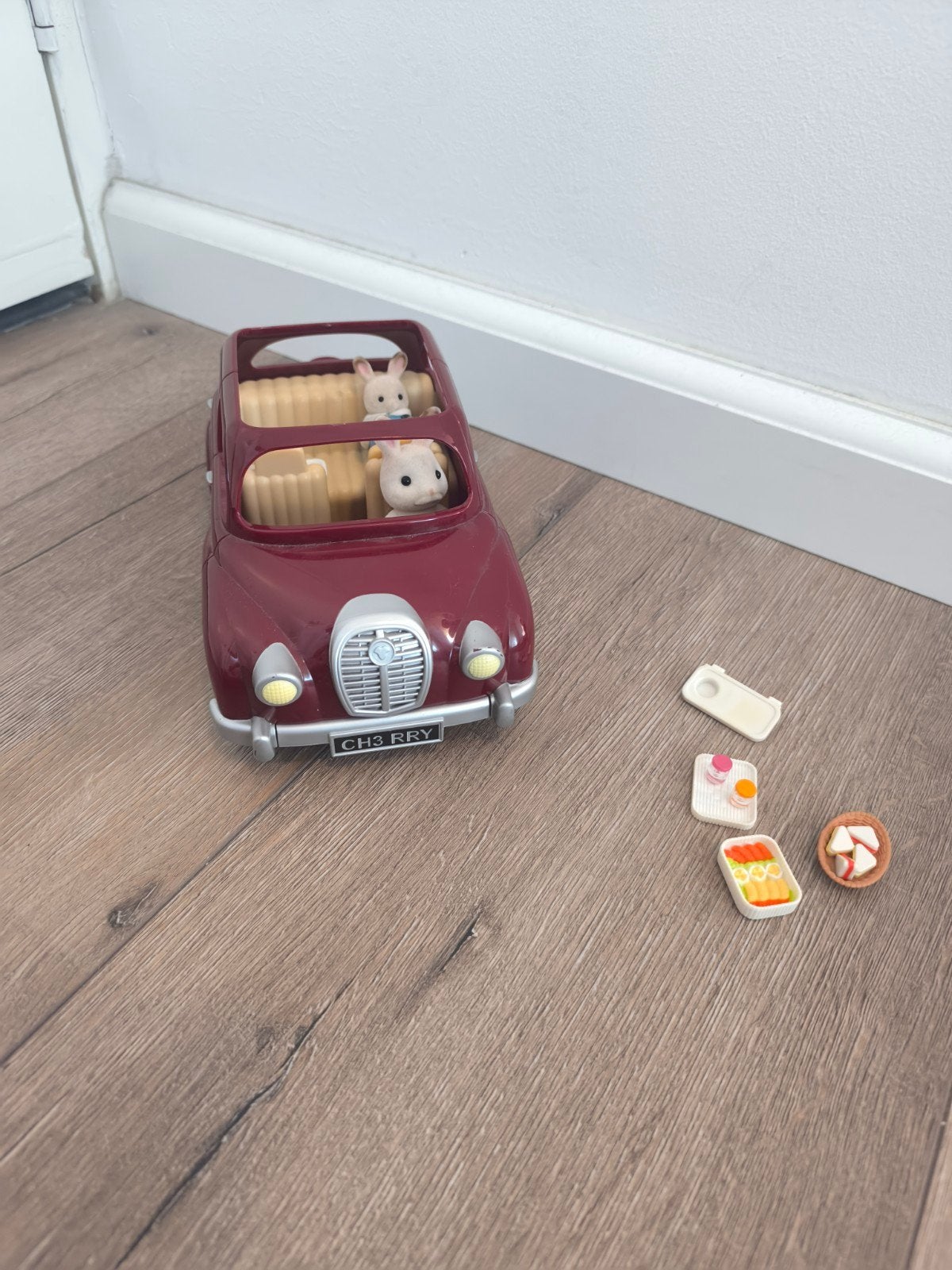 Sylvanian Families Auto met Picknickset en Konijntjes, Ophalen of Verzenden, Gebruikt