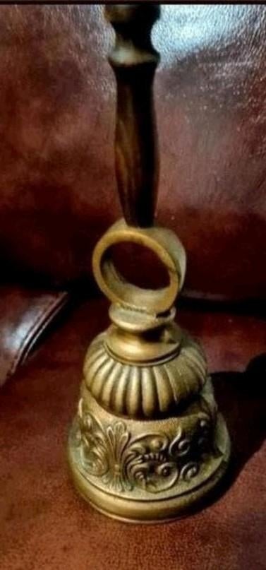 AnPrachtige antieke tieke Bronzen Handbel met Houten Handvat, Ophalen of Verzenden