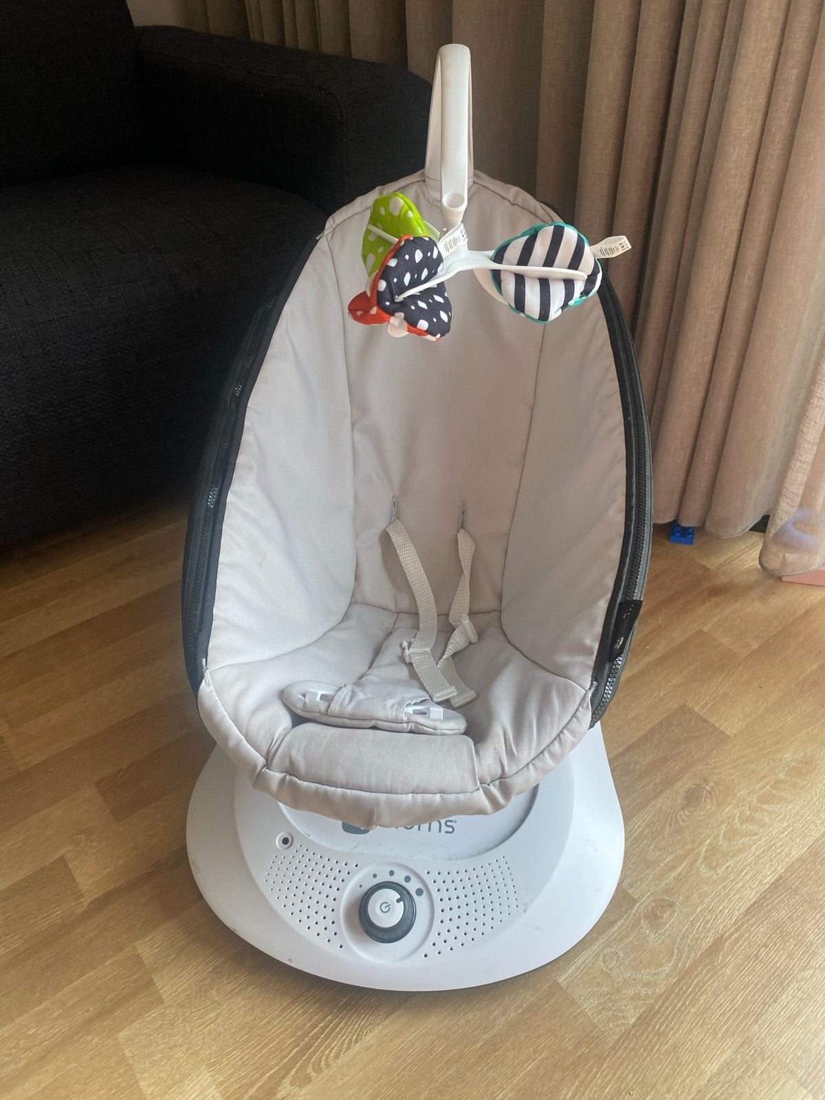 4moms mamaRoo 4.0 Wipstoel - Zo goed als nieuw, Kinderen en Baby's, Wipstoeltjes, Wipstoel, Ophalen, Overige merken, Met gordel(s) of riempje(s)