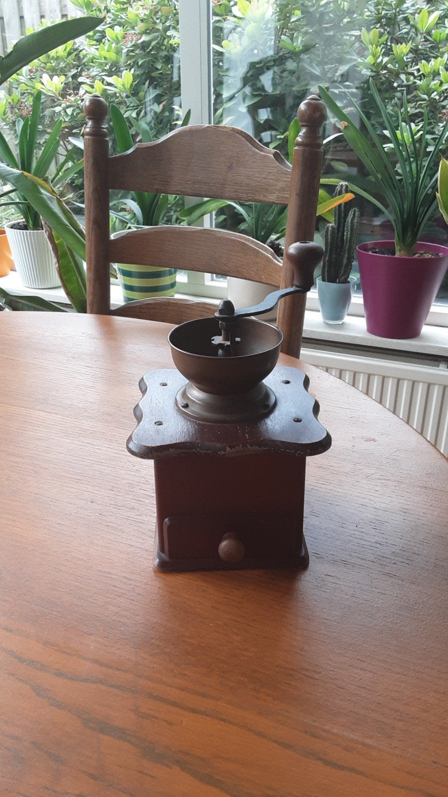 Oude houten koffiemolen - Vintage decoratie, Antiek en Kunst, Ophalen of Verzenden
