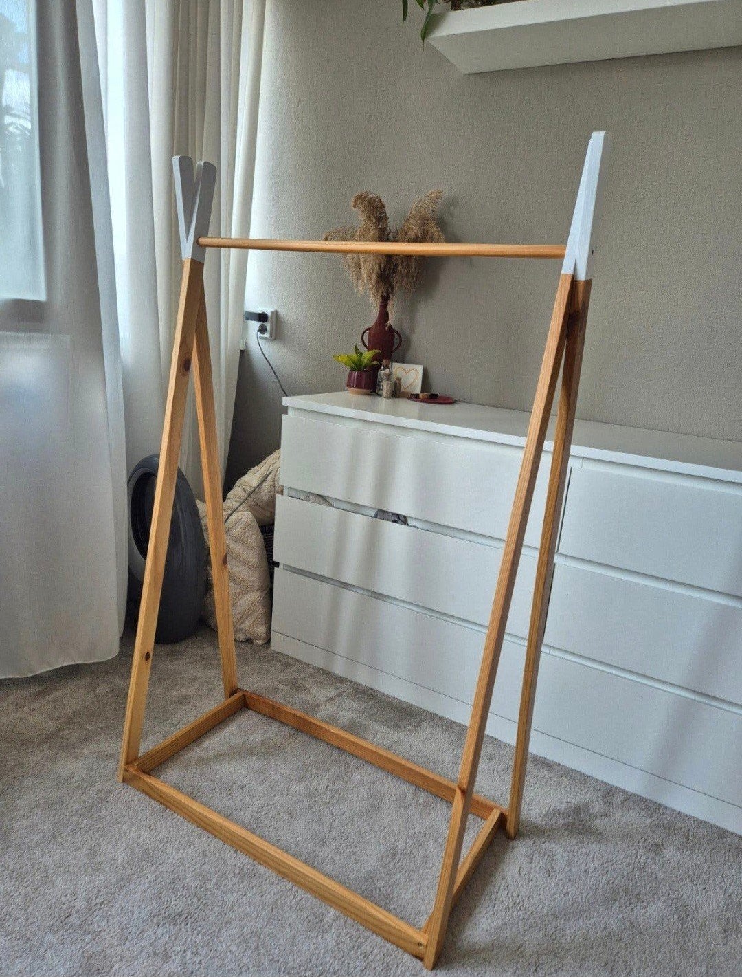 Houten kledingrek voor kinderkleding met witte accenten, Ophalen, Zo goed als nieuw