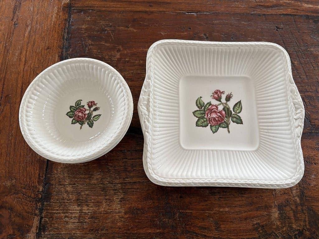 Wedgwood Moss Rose 3-delig, Ophalen of Verzenden, Zo goed als nieuw, Porselein, Bord of Schaal