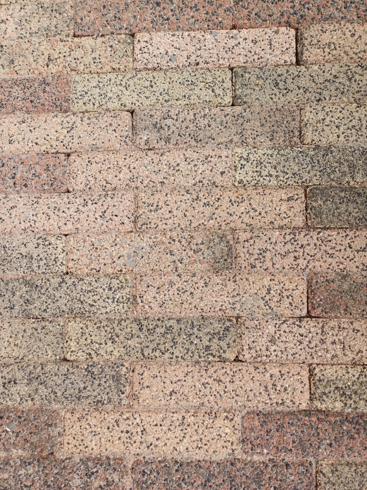 Diverse klinkers: gekleurd (20x5x6) en grijs (10x10x6), Ophalen, Gebruikt, Beton, Klinkers