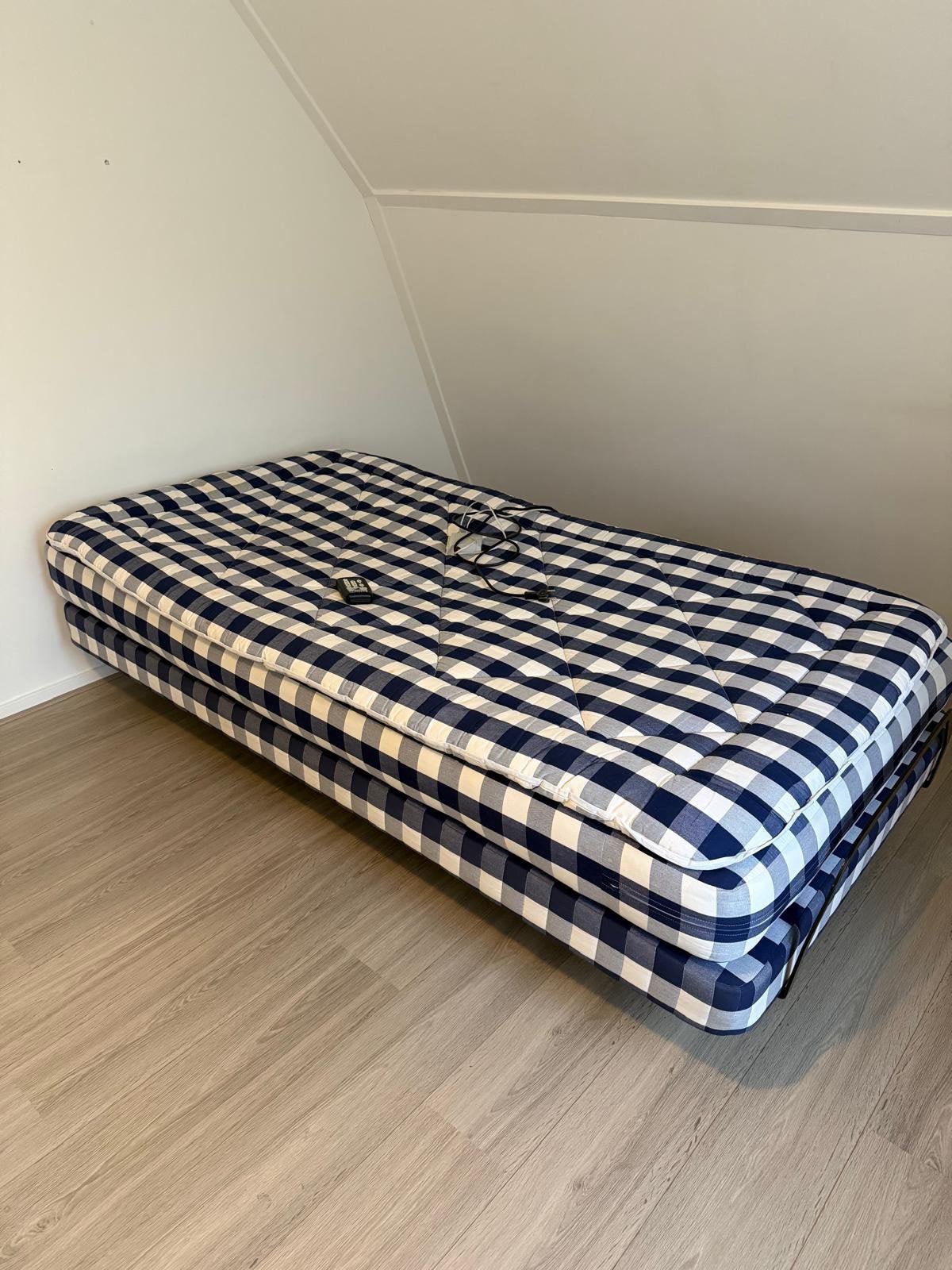 Hästens 1 persoons, verstelbaar (210x110cm), Ophalen, Eenpersoons, Blauw, 210 cm