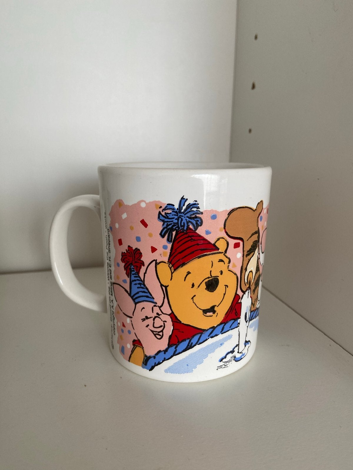 Disney Winnie de Poeh Beker - Happy Birthday Pooh You - Mok, Huis en Inrichting, Keramiek, Ophalen of Verzenden, Zo goed als nieuw