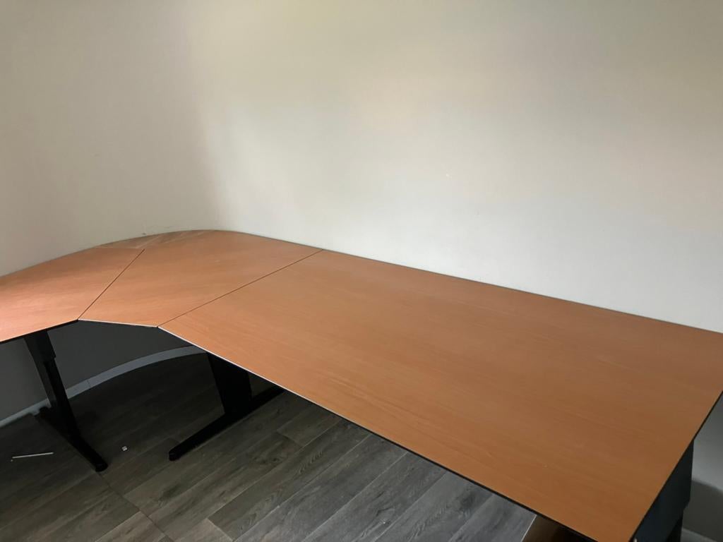 Hoek  bureau Arend, Ophalen, In hoogte verstelbaar