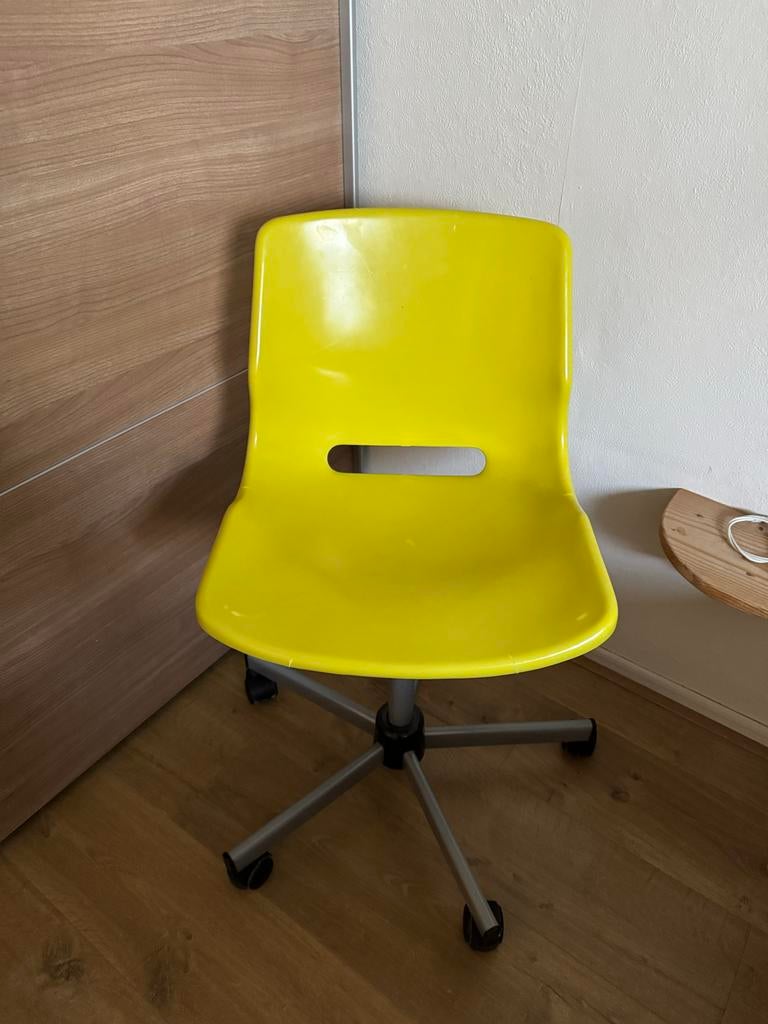 Gratis kinder bureaustoel - Geel, Huis en Inrichting, Bureaustoelen, Gebruikt, Bureaustoel, Groen, Ophalen