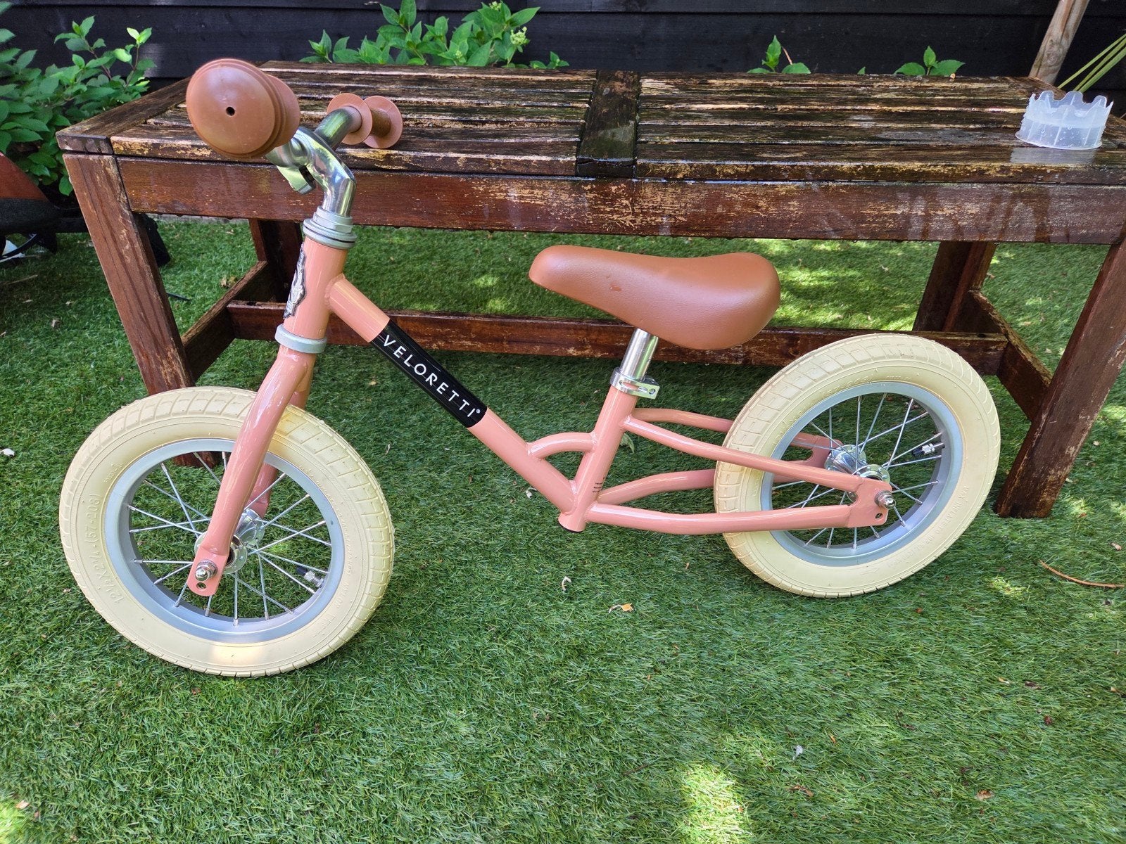 Veloretti loopfiets in roze/zalmkleur, Ophalen, Zo goed als nieuw, Minder dan 16 inch