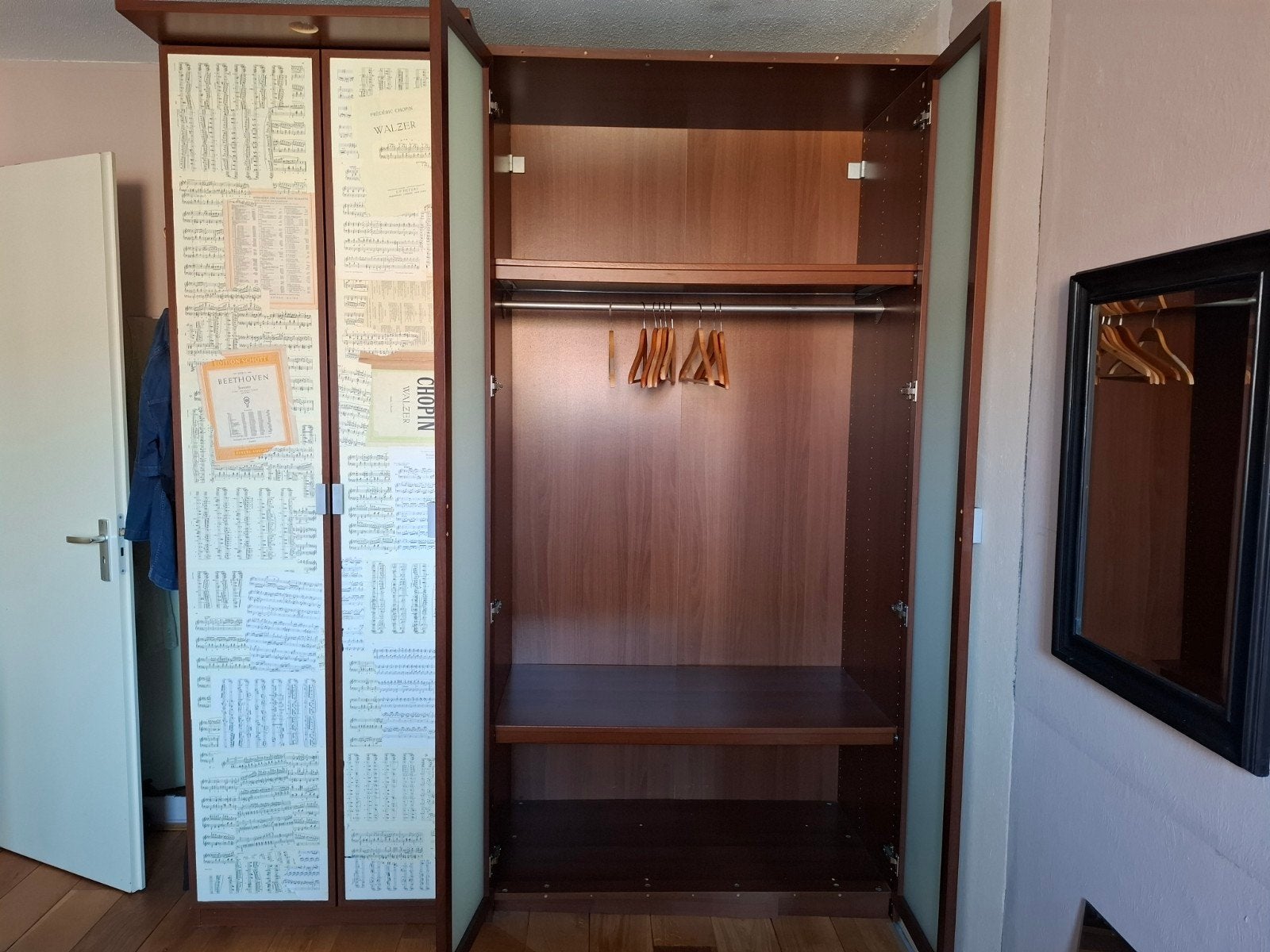 Gratis afhalen: Twee IKEA PAX kledingkasten, kersenfineer, Glas, Met deur(en), Gebruikt, 100 tot 150 cm
