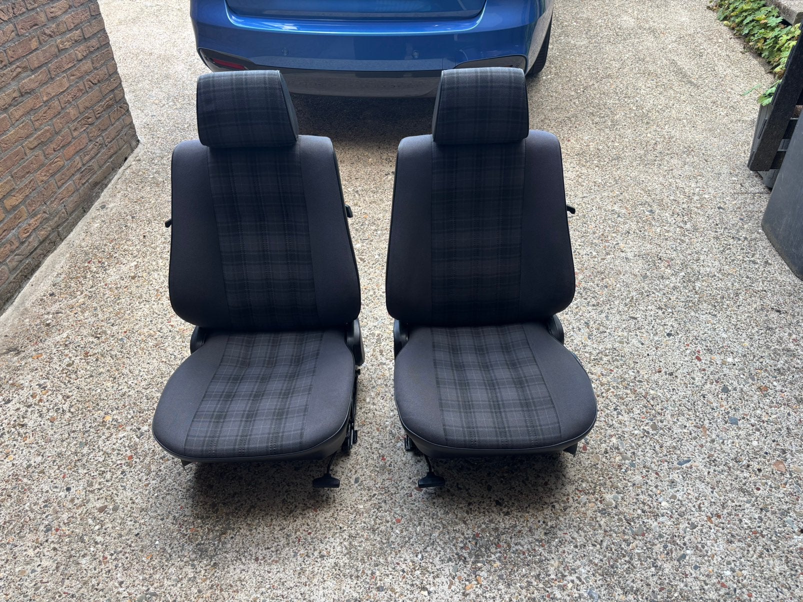 BMW E30 set voorstoelen in “318is” ruitstof (0378 uberkaro), Ophalen, Gebruikt, BMW