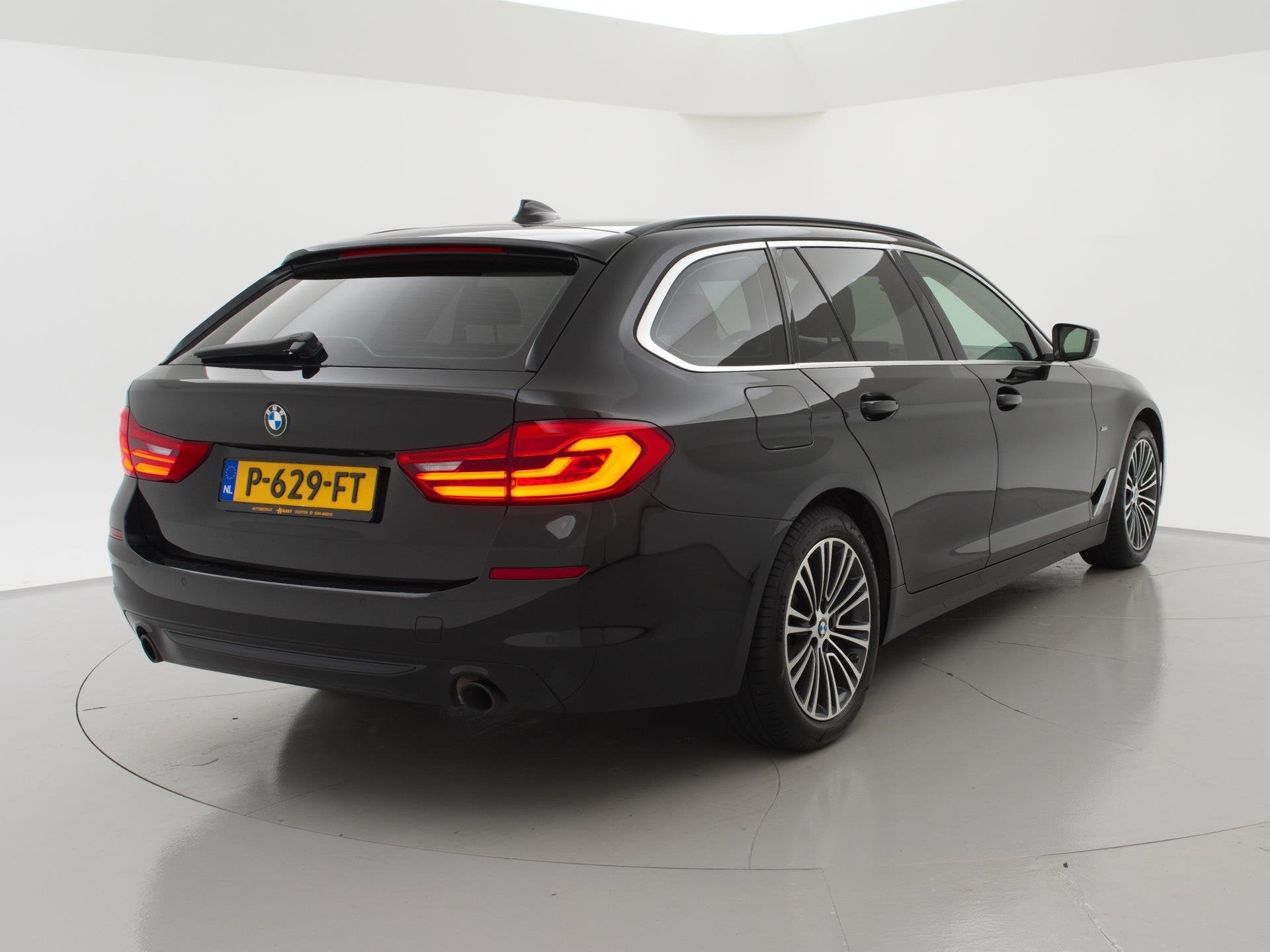 BMW 5-serie Touring 530i H.E. SPORT-LINE 252 PK AUT8. + LEDE, Auto's, Automaat, 1998 cc, Achterwielaandrijving, Gebruikt