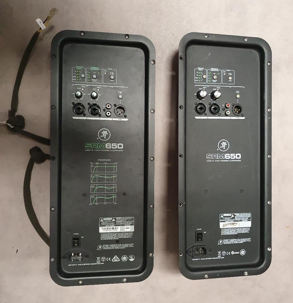 Mackie SRM650 versterkers, defect, voor parts of reparatie., Muziek en Instrumenten, Ophalen of Verzenden, Gebruikt, 500 tot 1000 watt