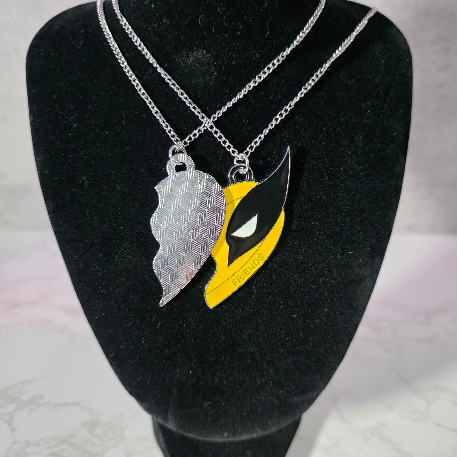 Deadpool & Wolverine Best Friend's Chain, Ophalen of Verzenden, Nieuw, Rood, Met hanger