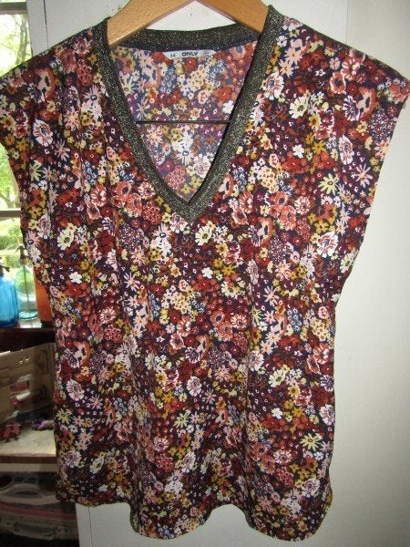 G011 ONLY mt 38 top bloemen bruin oker glitter V-hals model, Maat 38/40 (M), Only, Bruin, Verzenden