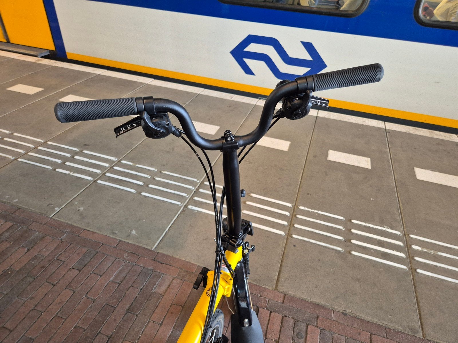 Foto 3 van Brompton C-line M6R Bumblebee Yellow (nov.2024)