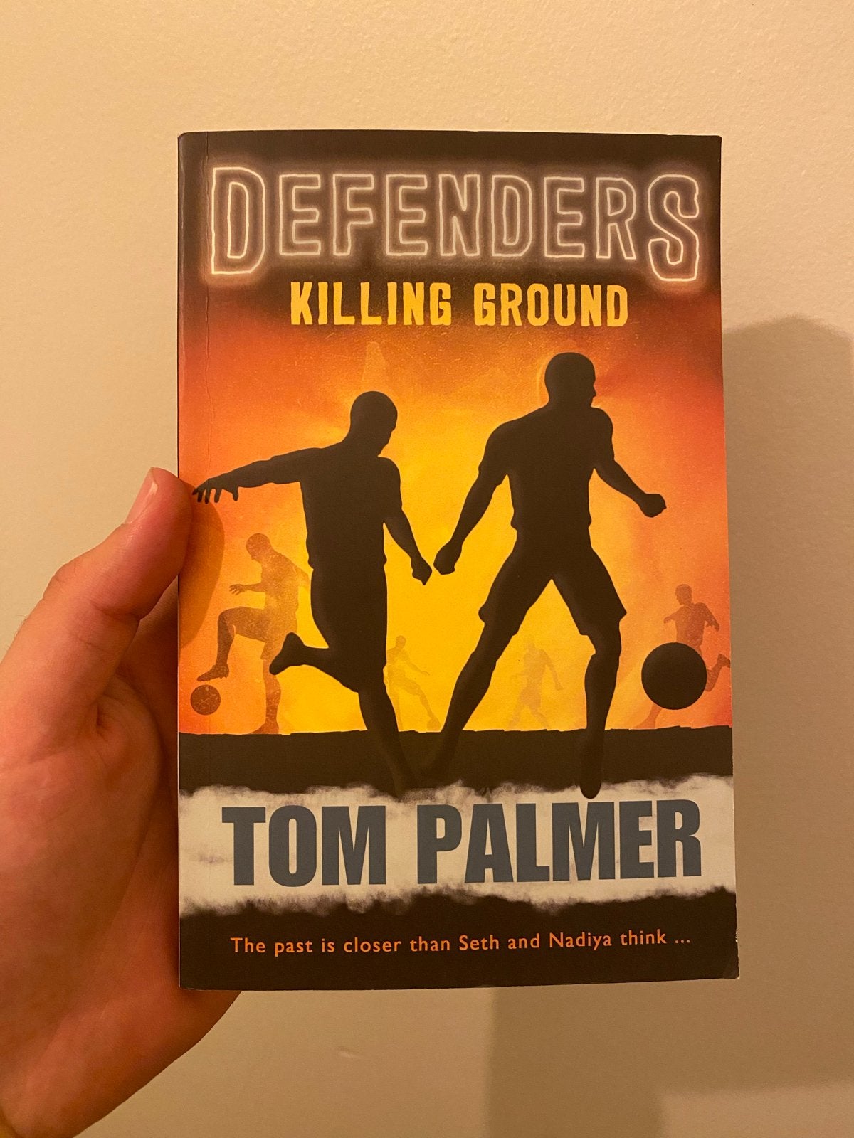 Defenders: Killing Ground - Tom Palmer (Voetbalboek), Ophalen of Verzenden, Zo goed als nieuw, Europa overig