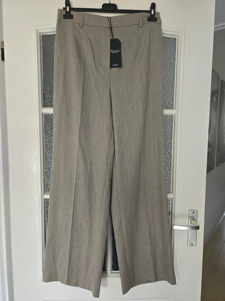 Nieuwe broek pantalon elvira beige krijtstreep 42, Beige, Maat 42/44 (L), Nieuw, Ophalen of Verzenden
