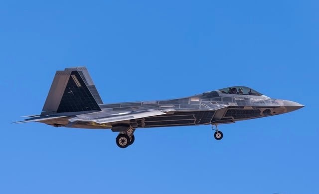 Hobby Master HA2828 | Lockheed Martin F-22A Raptor, Ophalen, Schaalmodel, Nieuw, Pilot Station