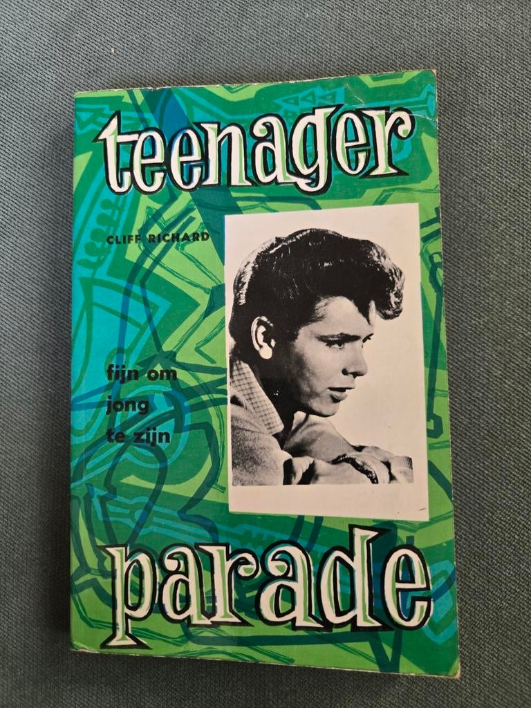 Teenager Parade boek door Cliff Richard begin jaren 60, Boeken, Ophalen of Verzenden, Gelezen