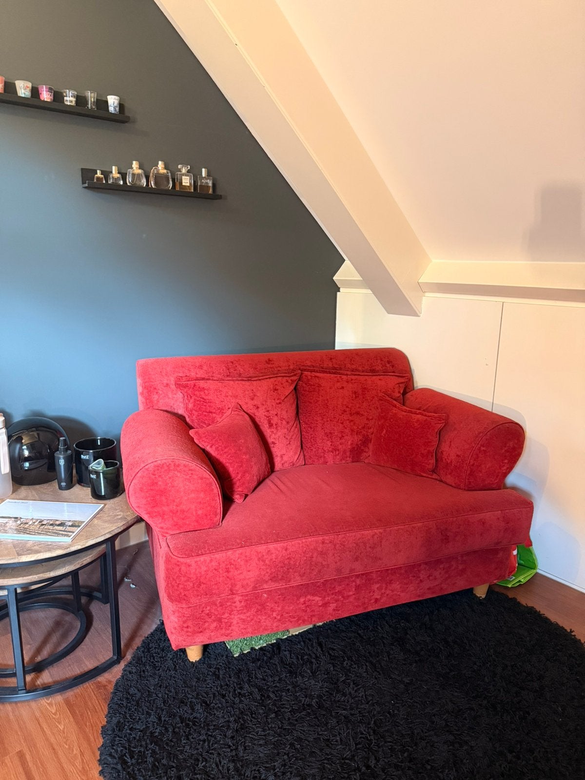 Rode love seat, Ophalen, Tweepersoons, 75 tot 100 cm, Zo goed als nieuw