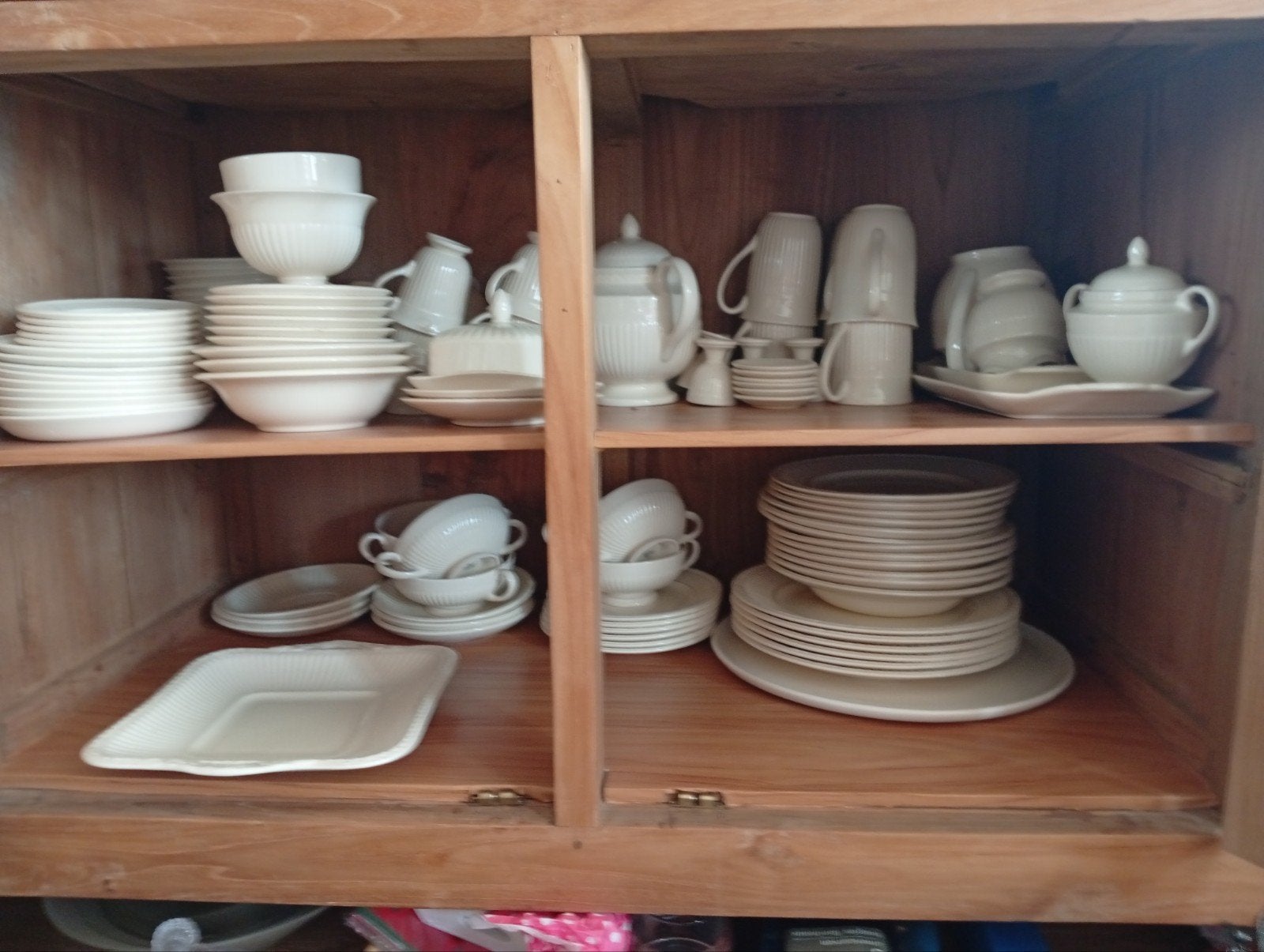 Uitgebreid Wedgwood Queen's Ware EDME servies, Huis en Inrichting, Keuken | Servies, Ophalen, Nieuw, Wedgwood, Compleet servies