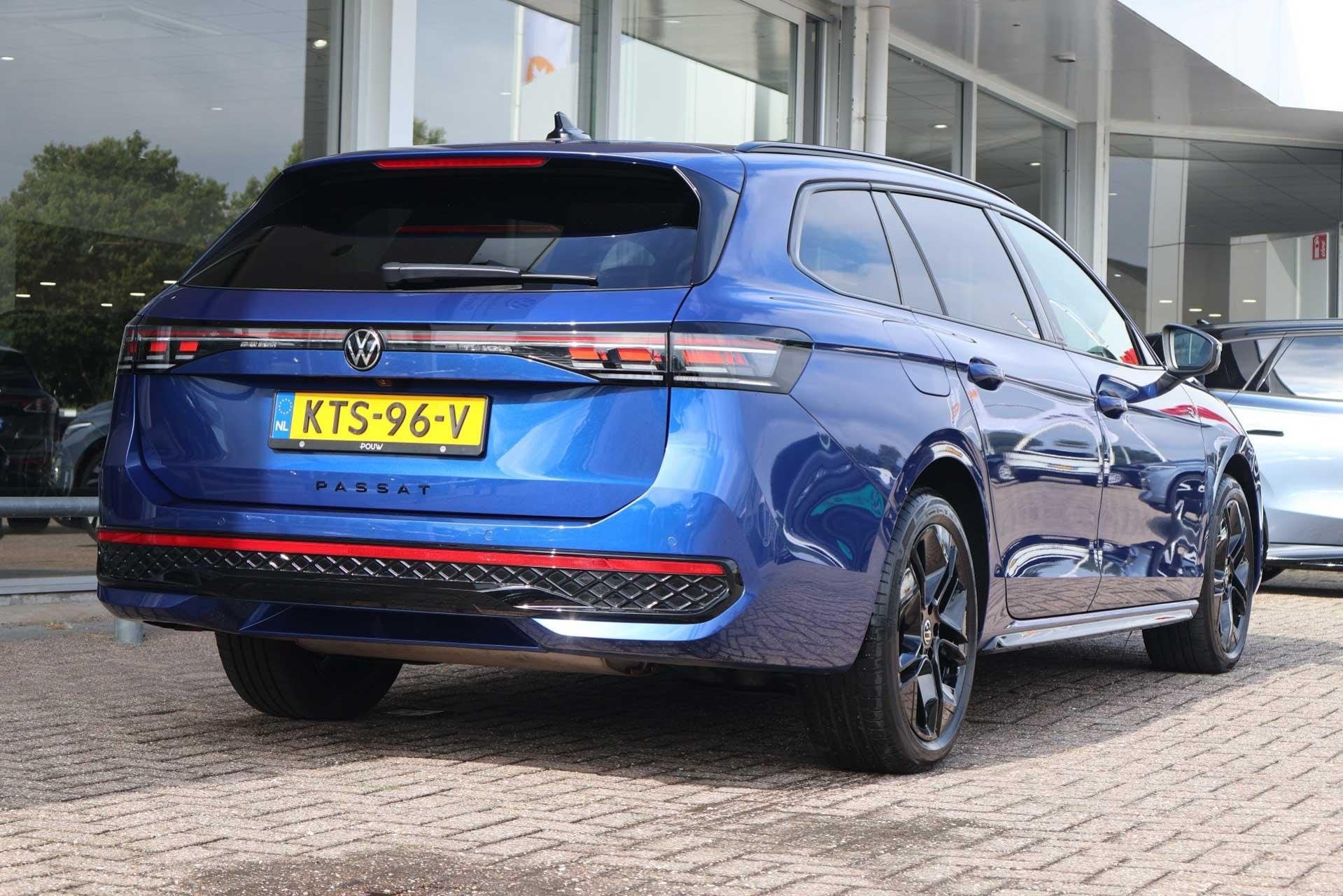 Volkswagen Passat Variant 1.5 eHybrid 272pk R-Line Edition |, Auto's, 12 maanden, Stof, Euro 6, 4 cilinders