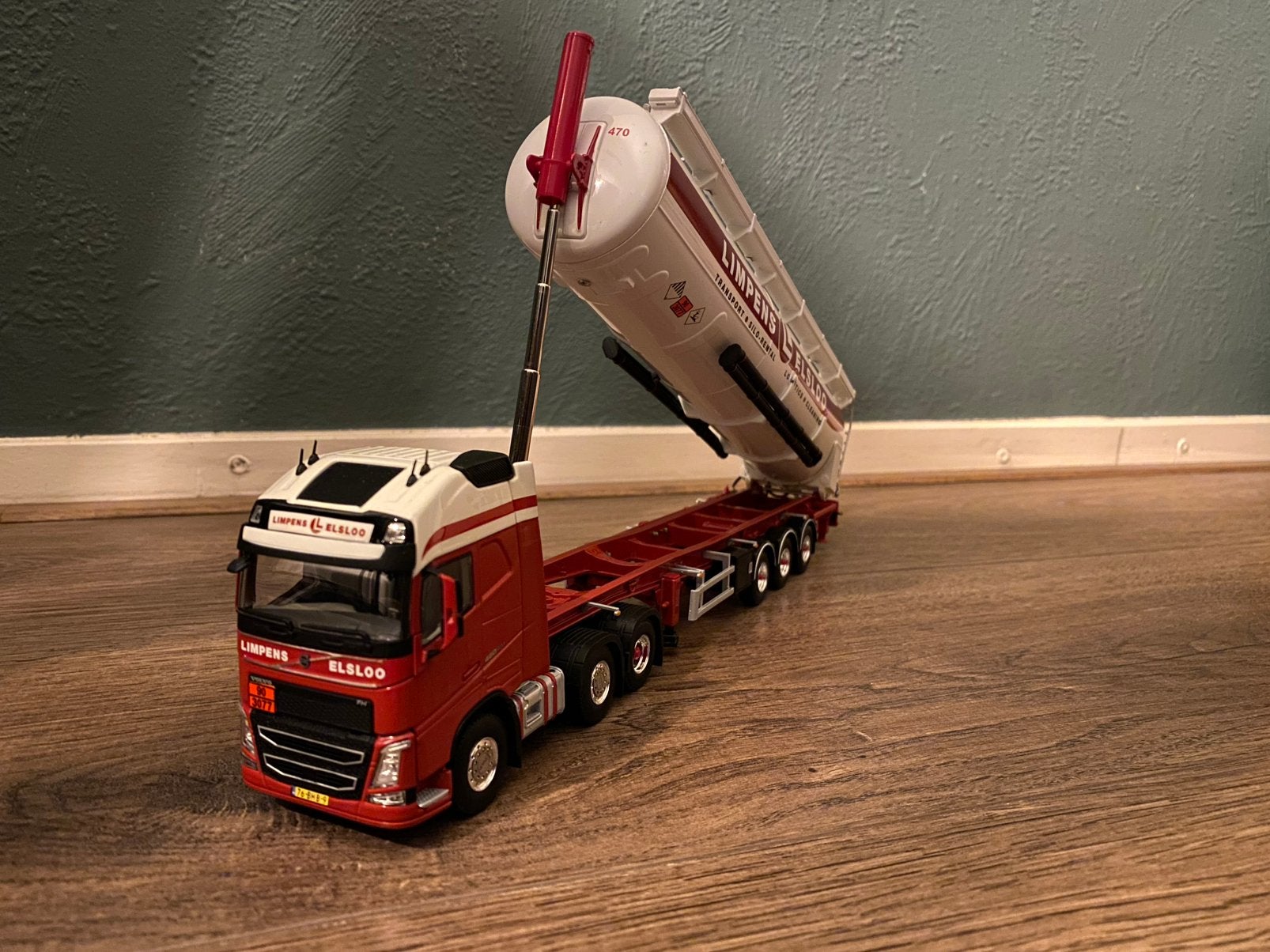 WSI Volvo fh4 6x2 Limpens Elsloo met kippende bulktrailer, Ophalen of Verzenden, Zo goed als nieuw, Bus of Vrachtwagen, Wsi