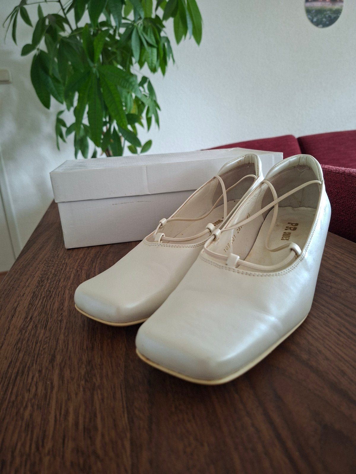 Nieuwe crèmekleurige pumps van P.R. Shoes, Ophalen of Verzenden, Gedragen, Beige