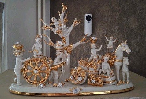 capodimonte porselein met bladgoud groot beeld, Antiek en Kunst, Ophalen of Verzenden