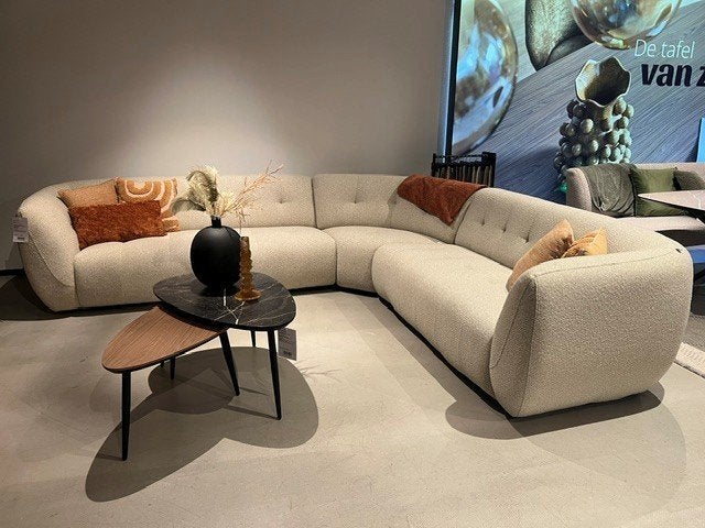 Organische Bouclé Hoekbank– VAN € 2.499,- VOOR € 1.850,-, Huis en Inrichting, Banken | Bankstellen, Ophalen, Japandi, Sommelsdijkse haven 19