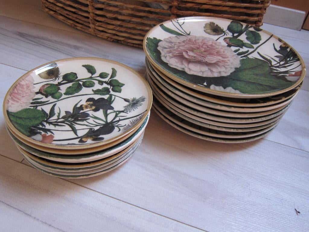 Borden van Gina Da "Paradise", Ophalen, Keramiek, Zo goed als nieuw, Bord(en)