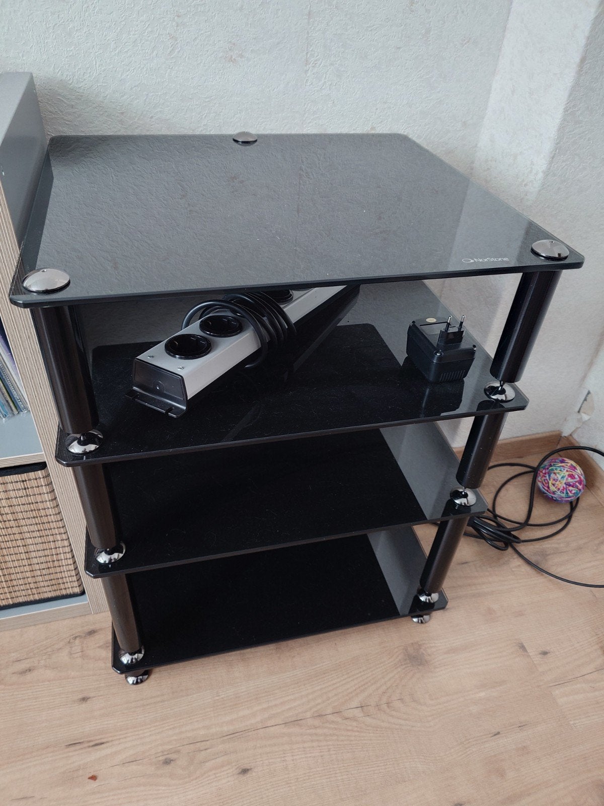 Norstone Bergen 2 Audio Meubel zwart glas, Audio, Tv en Foto, Ophalen, Gebruikt