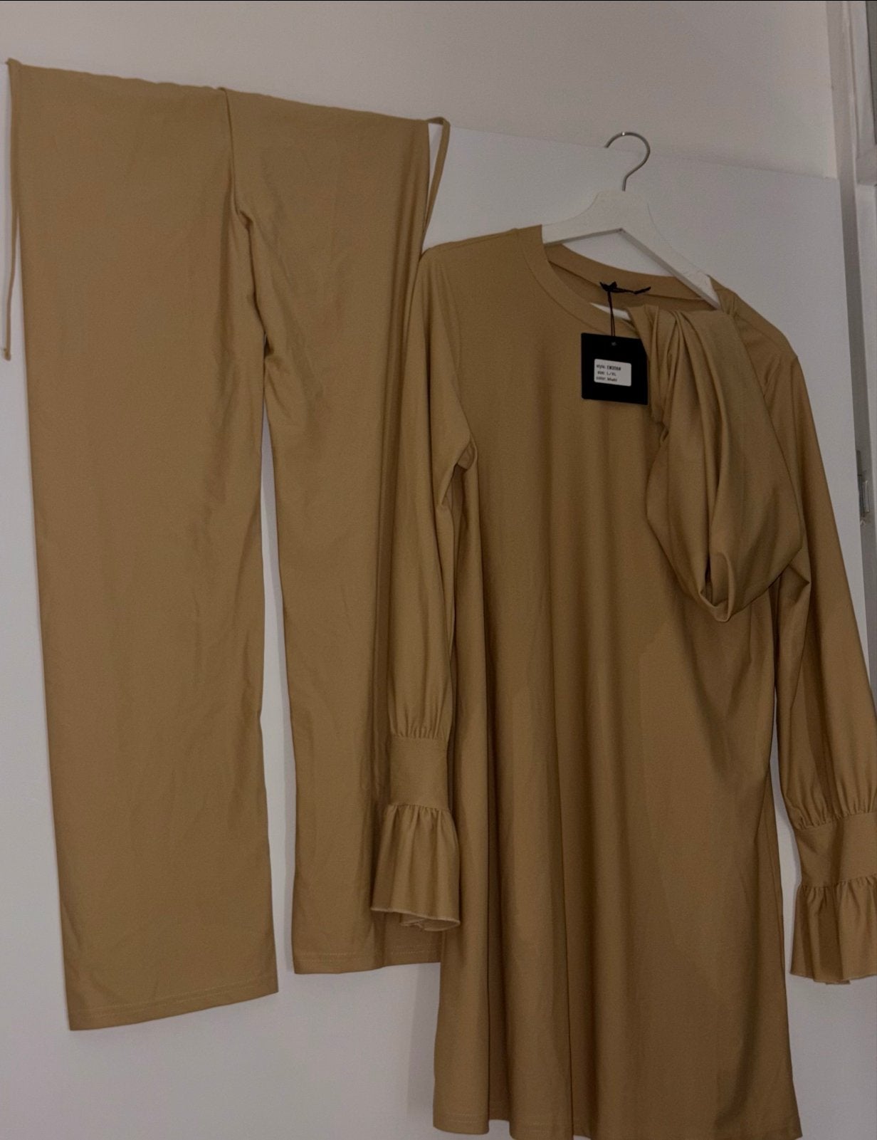 Nieuwe Burkini Khaki Kleur met Sjaal L-Xl - Nooit Gedragen, Kleding | Dames, Badmode en Zwemkleding, Verzenden, Nieuw, Overige kleuren
