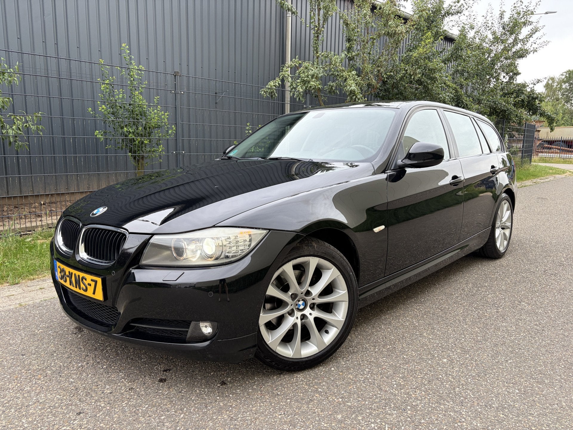 BMW 3 Serie Touring 318i Business Line Style / NAVI / LEER /, Euro 5, Achterwielaandrijving, Parkeersensor, Zwart