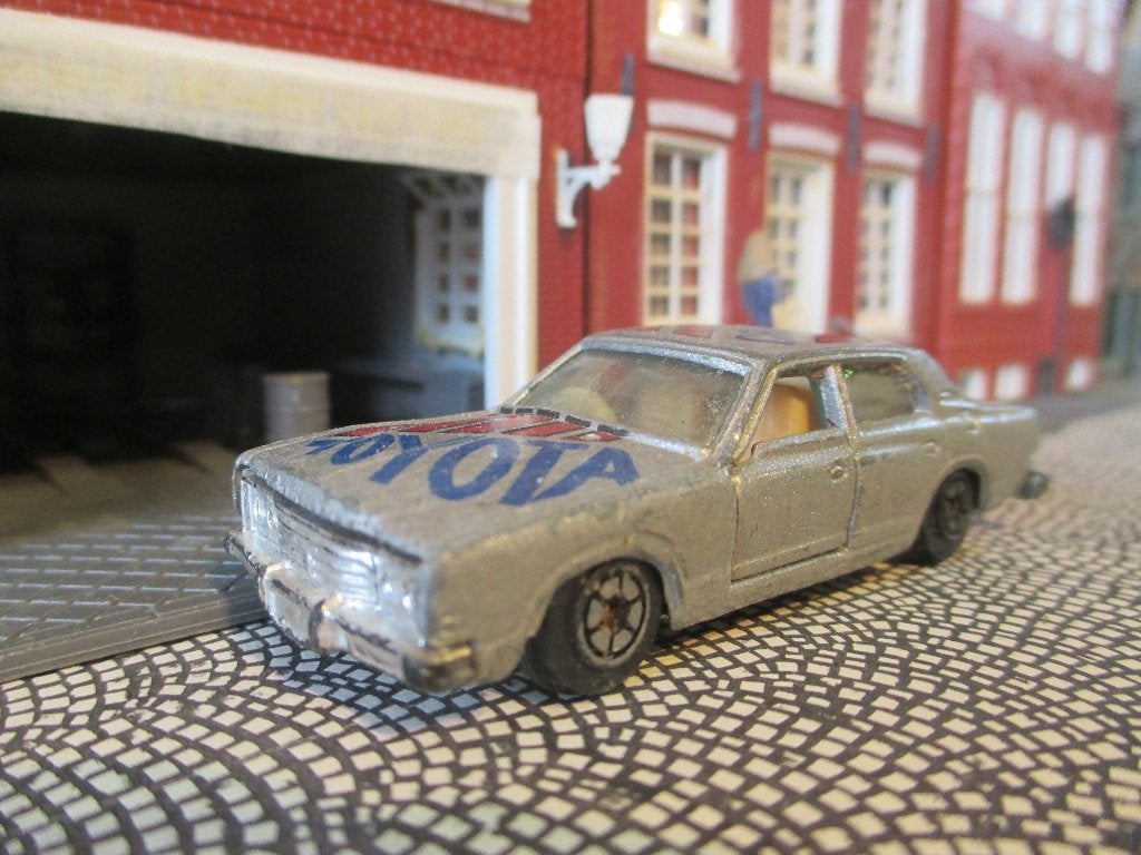 Toyota Crown 2600 Royal Saloon - Yatming ( Tomica replica ), Ophalen of Verzenden, Gebruikt, Auto