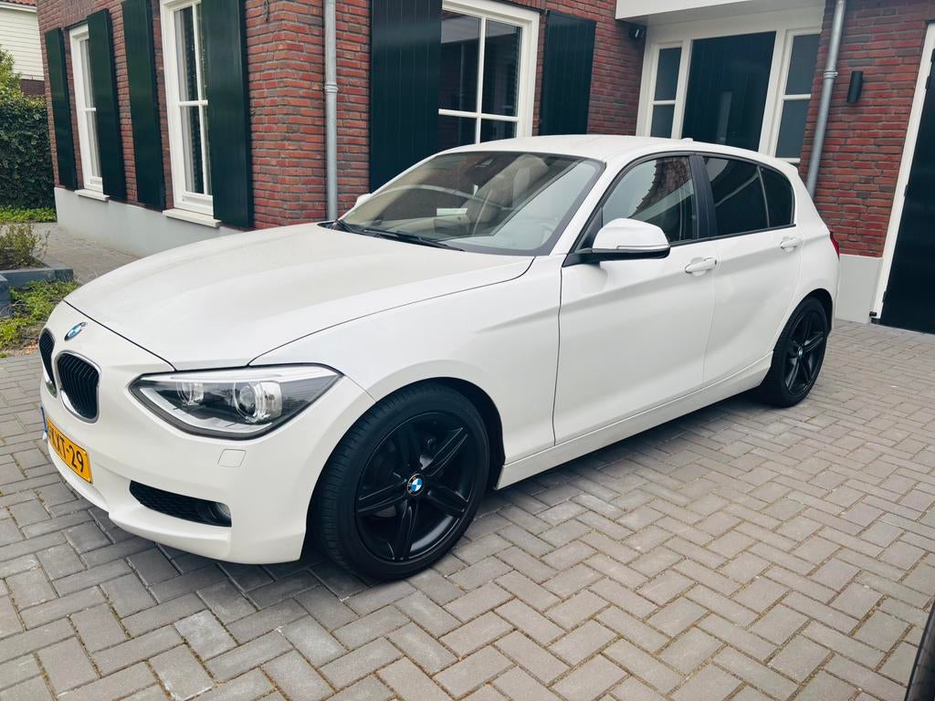 BMW 1-Serie 116I EDE HighExecutive 5DR, zeer nette staat!, Auto's, BMW, 1-Serie, Lederen bekleding, Beige, 4 cilinders