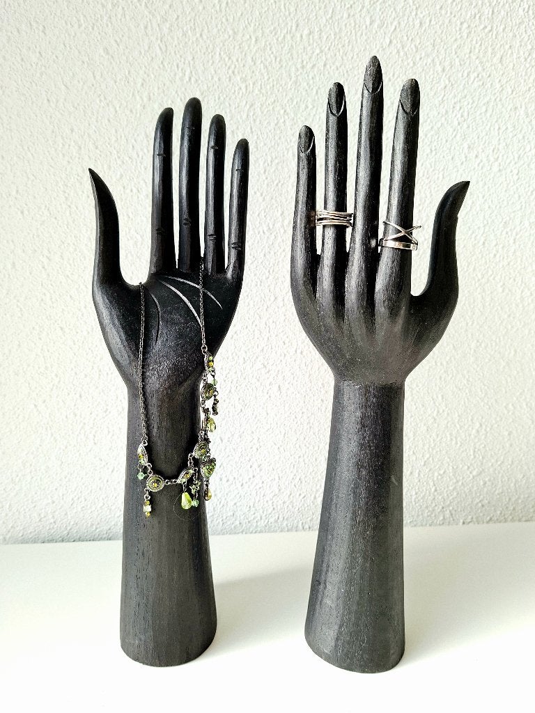 Houten beelden handen, sieraden display, Ophalen of Verzenden, Nieuw, Mens