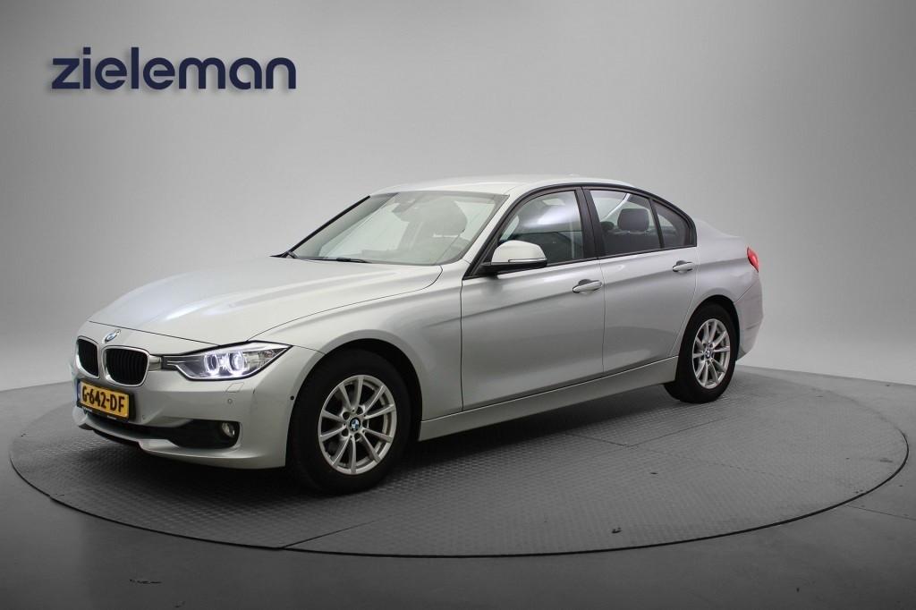 Bmw 3-SERIE 318D High Executive Automaat - Navi, Camera, Lee, Auto's, BMW, Automaat, Euro 5, 136 pk, Huisgarantie