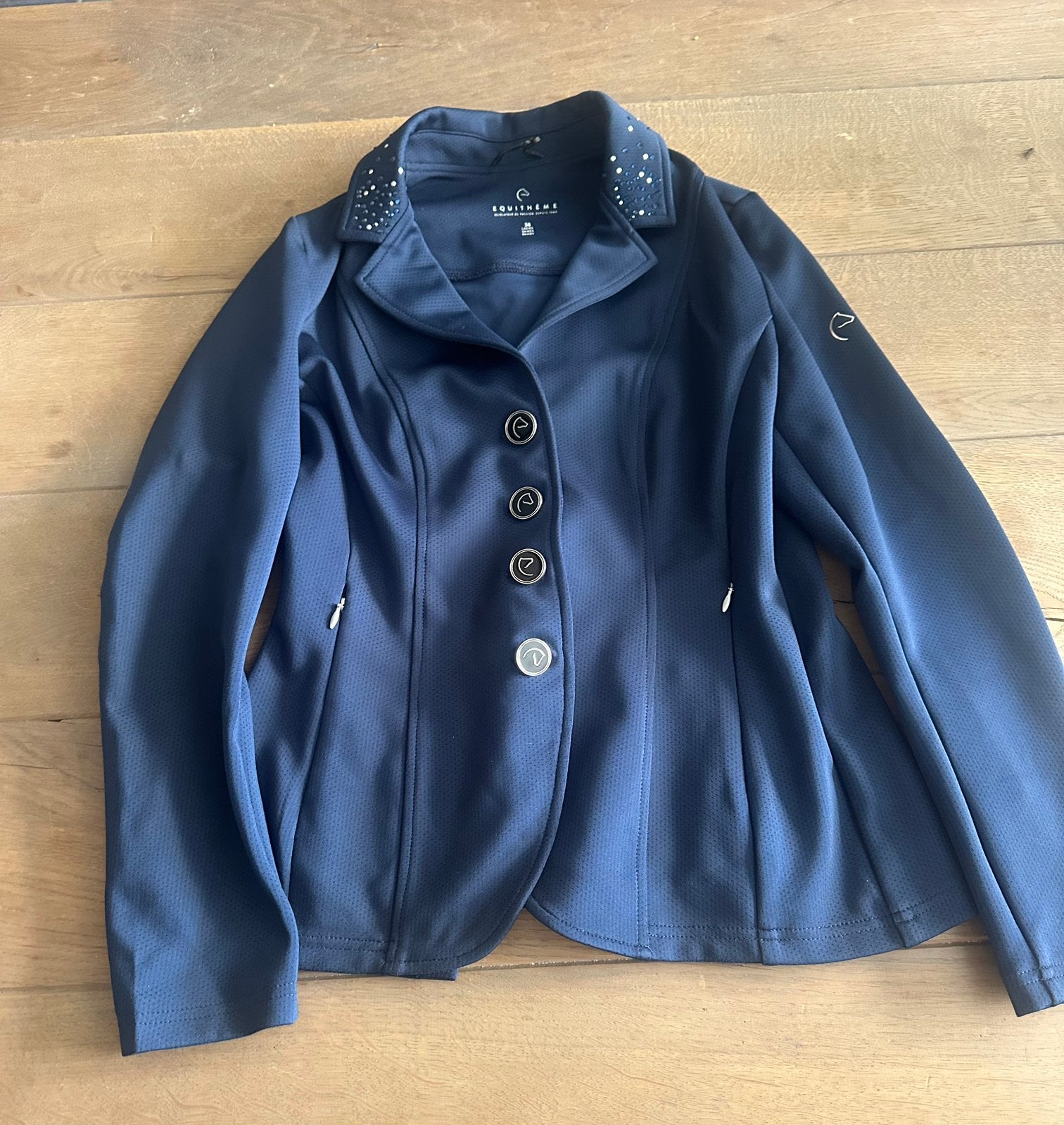 Equitheme wedstrijdjas blauw maat 38, Dieren en Toebehoren, Paardrijkleding, Ophalen of Verzenden, Gebruikt, Overige disciplines
