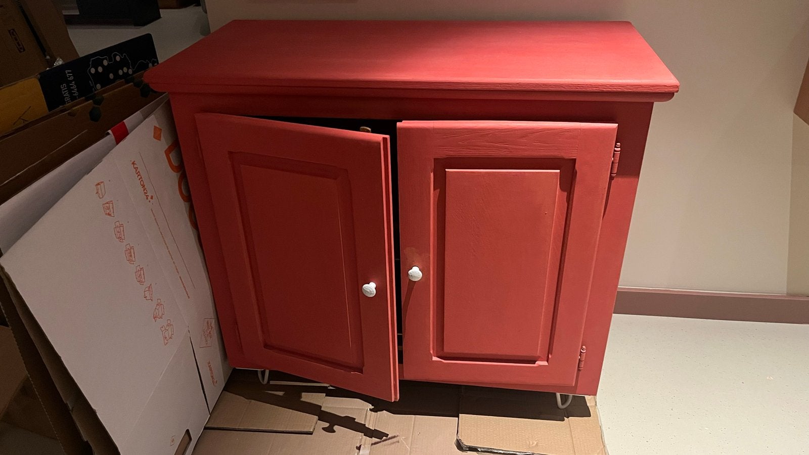 Vintage houten kastje in oud roze, Antiek en Kunst, Ophalen