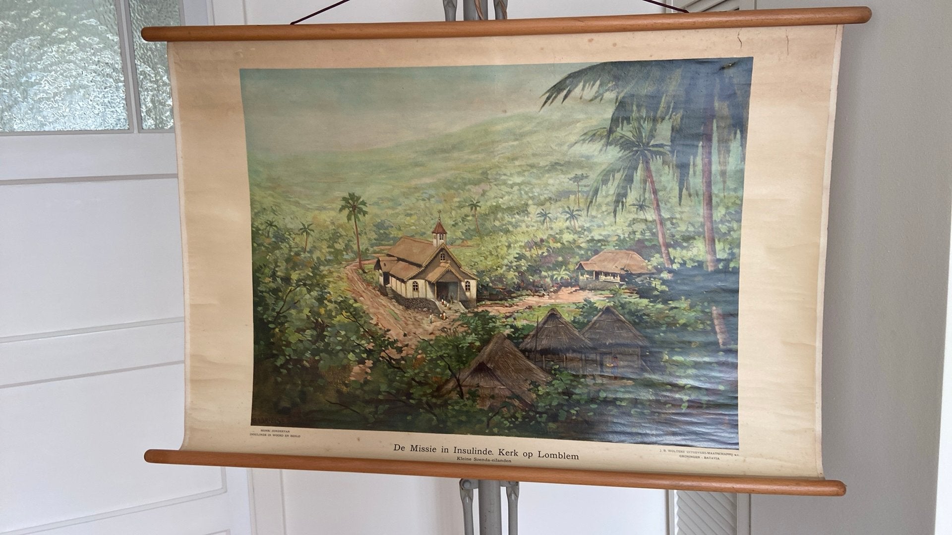 Antieke schoolkaart De Missie in insulinde. Kerk op Lomblem, Antiek en Kunst, Ophalen of Verzenden, Stad- en Dorpsgezichten