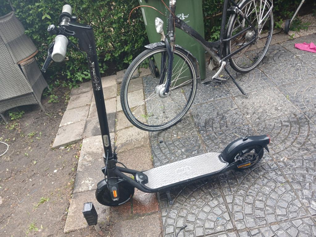 Segway Ninebot KickScooter F25E II - Achterband lek, Ophalen of Verzenden, Gebruikt, Elektrische step (E-scooter), Segway Ninebot