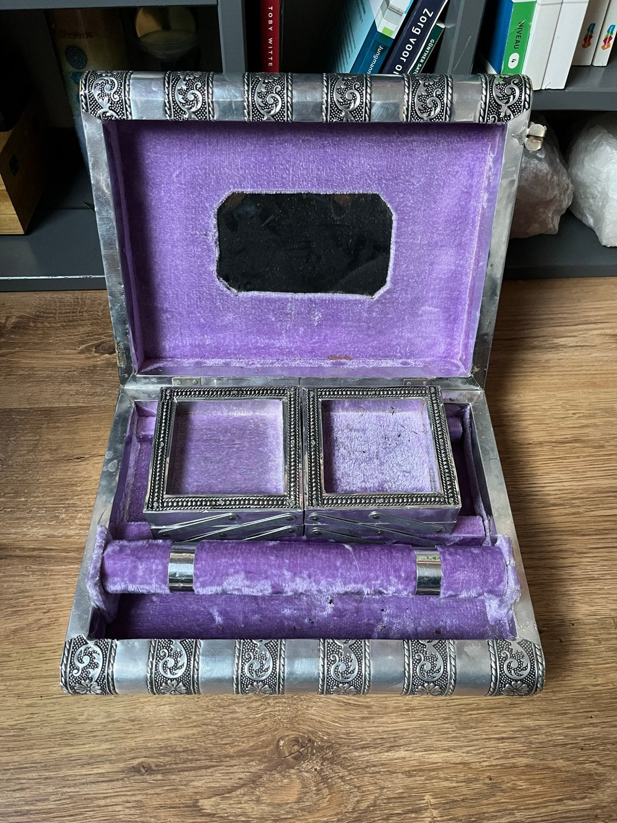 Vintage sieradendoos met spiegel en paars fluweel, Sieraden, Tassen en Uiterlijk, Beautycases, Gebruikt, Paars, Ophalen of Verzenden