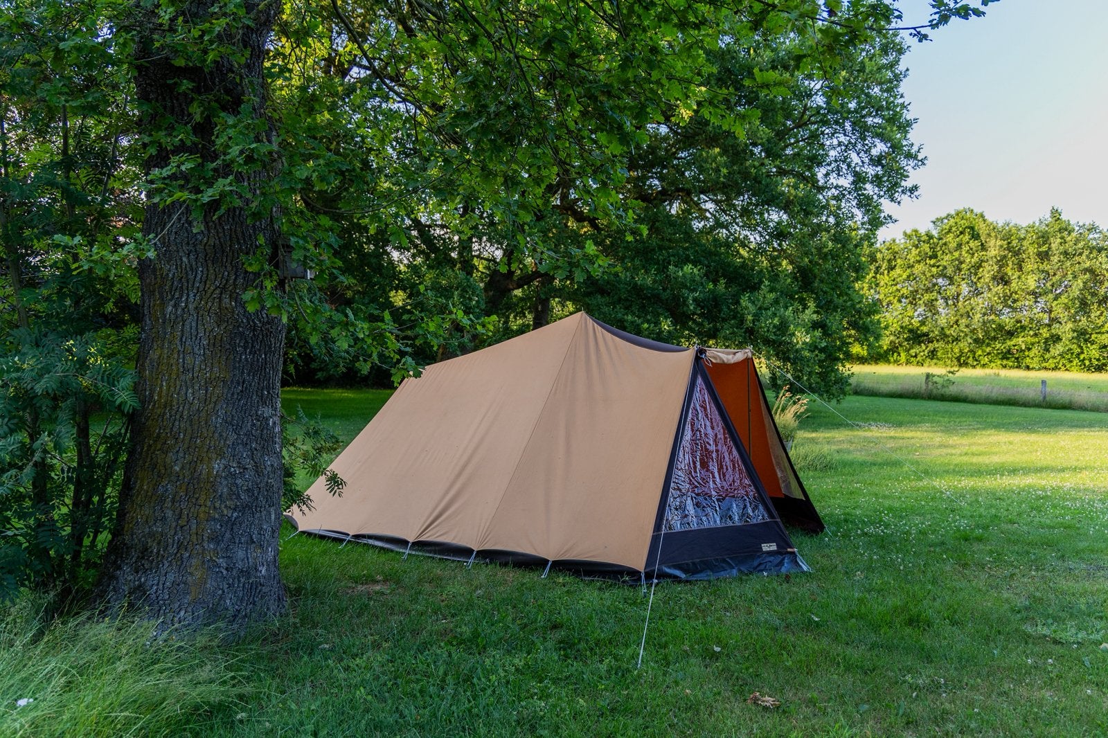 ESVO Kentucky 3-persoons tent compleet + 2 luchtbedden, Ophalen of Verzenden, Zo goed als nieuw