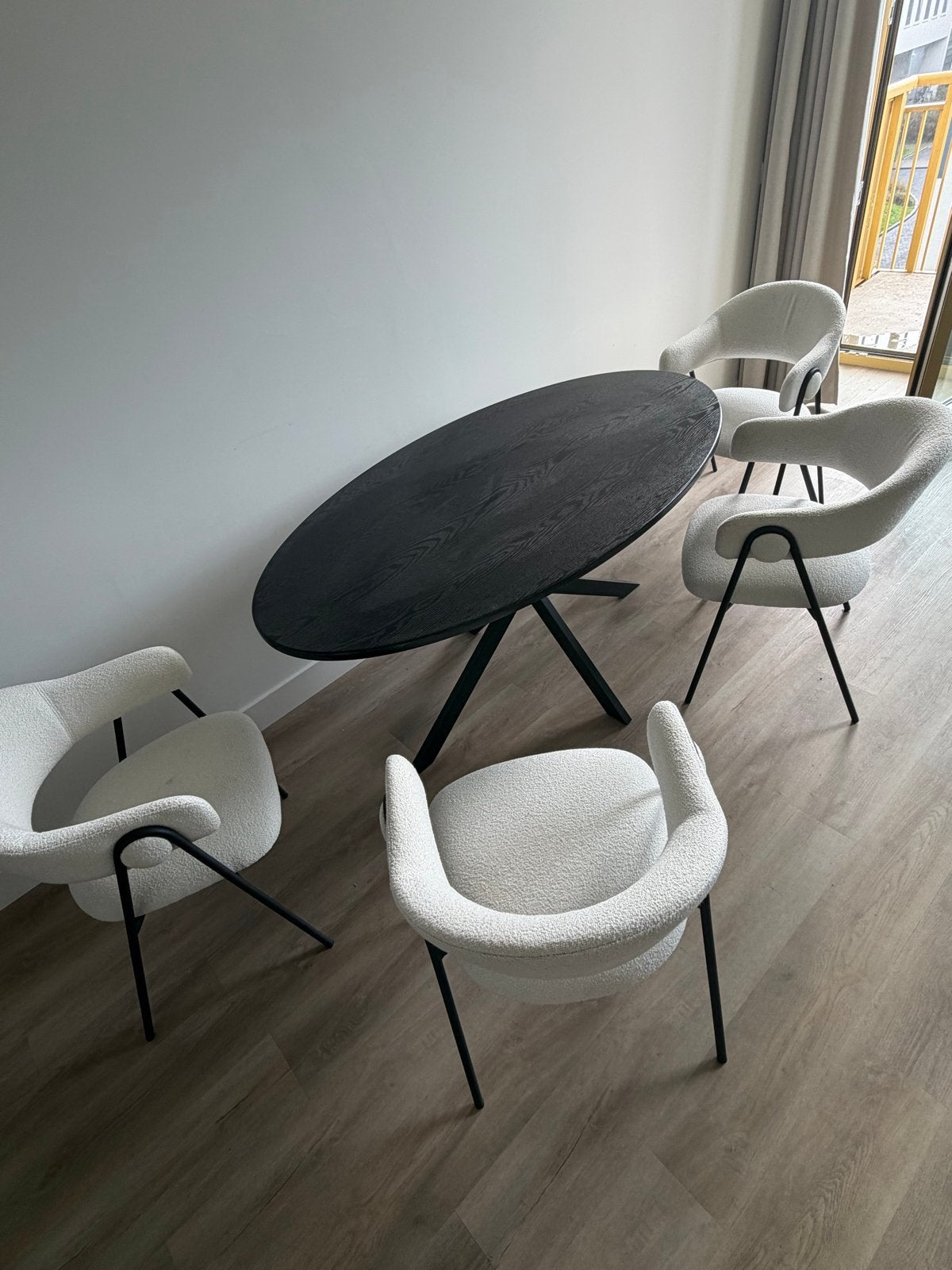 Table and 4 chairs, Ophalen, 100 tot 150 cm, Zo goed als nieuw, 150 tot 200 cm